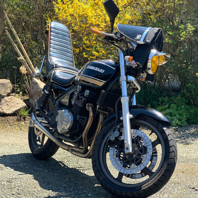 ゼファー400三段シート (オオカワシート バイクシート関連/段 ゼファー400三段シート (オオカワシート バイクシート関連/段