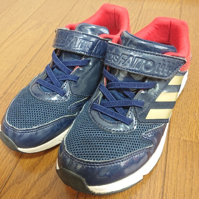 adidas(アディダス)のアディダス 21cm キッズ/ベビー/マタニティのキッズ靴/シューズ(15cm~)(スニーカー)の商品写真