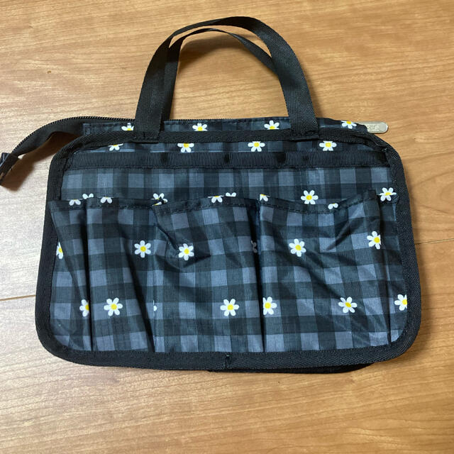 LeSportsac(レスポートサック)の★レスポ ハローデイジー柄 バッグインバッグ★ レディースのファッション小物(ポーチ)の商品写真