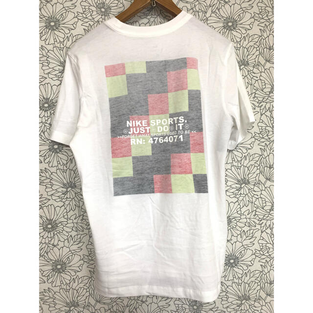 NIKE(ナイキ)の残1【メンズS】NIKE Tシャツ 白（CQ5347-102） メンズのトップス(Tシャツ/カットソー(半袖/袖なし))の商品写真