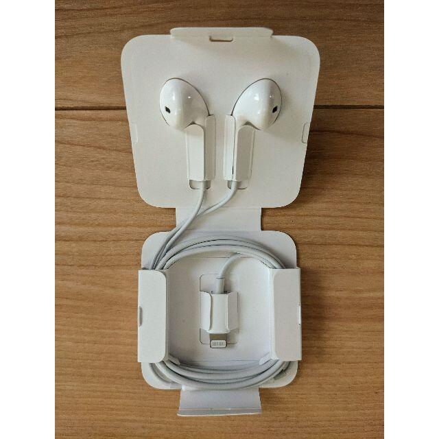 Apple(アップル)のApple純正イヤホン EarPods Lightning スマホ/家電/カメラのオーディオ機器(ヘッドフォン/イヤフォン)の商品写真