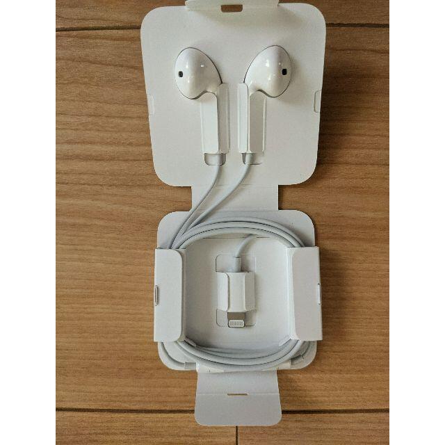 Apple純正イヤホン EarPods Lightning スマホ/家電/カメラのオーディオ機器(ヘッドフォン/イヤフォン)の商品写真