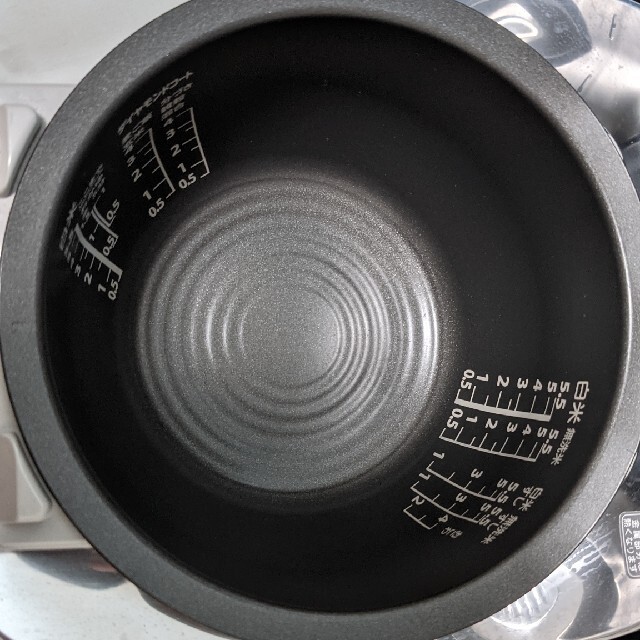 東芝 真空圧力IH炊飯器  5.5合炊き(RC-10VSN)41000円購入