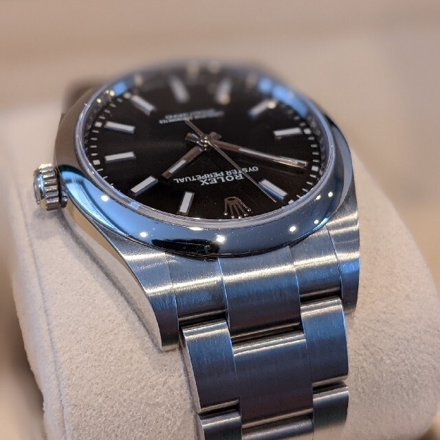 ROLEX(ロレックス)のロレックスオイスターパーペチュアル39mm 114300 黒文字盤 ほぼ未使用 メンズの時計(腕時計(アナログ))の商品写真