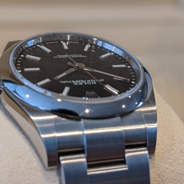ROLEX(ロレックス)のロレックスオイスターパーペチュアル39mm 114300 黒文字盤 ほぼ未使用 メンズの時計(腕時計(アナログ))の商品写真