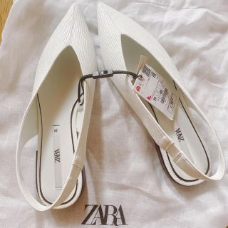 ザラ(ZARA)の【週末限定セール】ZARA ホワイトサンダル(サンダル)