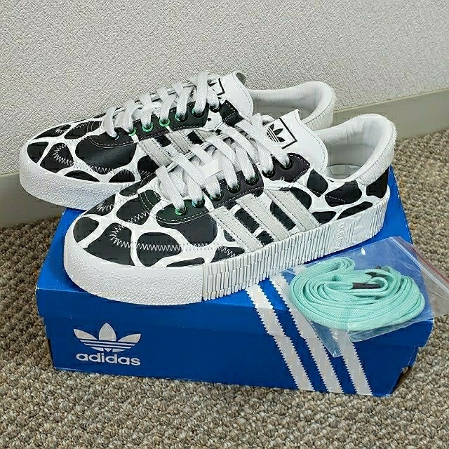 adidas(アディダス)の24.5 cm   adidas  アニマル  スニーカー  cow  ハラコ  レディースの靴/シューズ(スニーカー)の商品写真