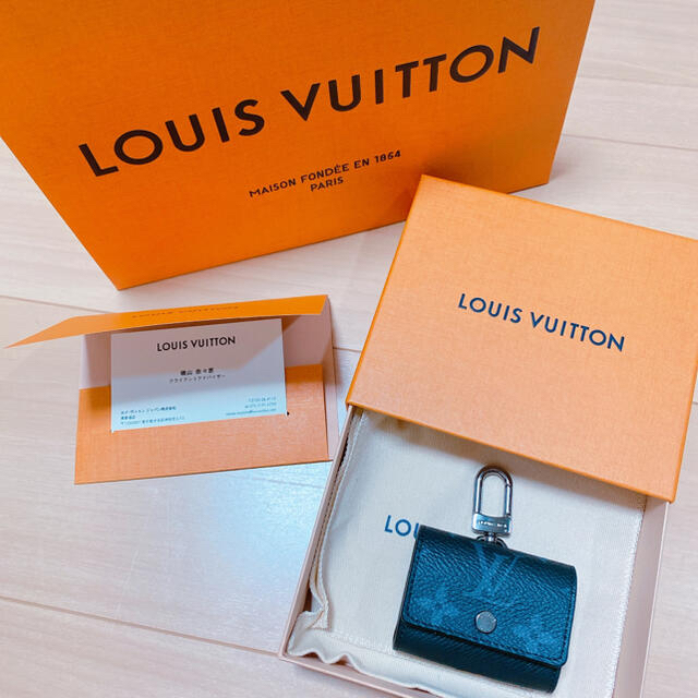 LOUIS VUITTON(ルイヴィトン)のルイヴィトン エアーポッズケース  AirPods  pro  スマホ/家電/カメラのオーディオ機器(ヘッドフォン/イヤフォン)の商品写真