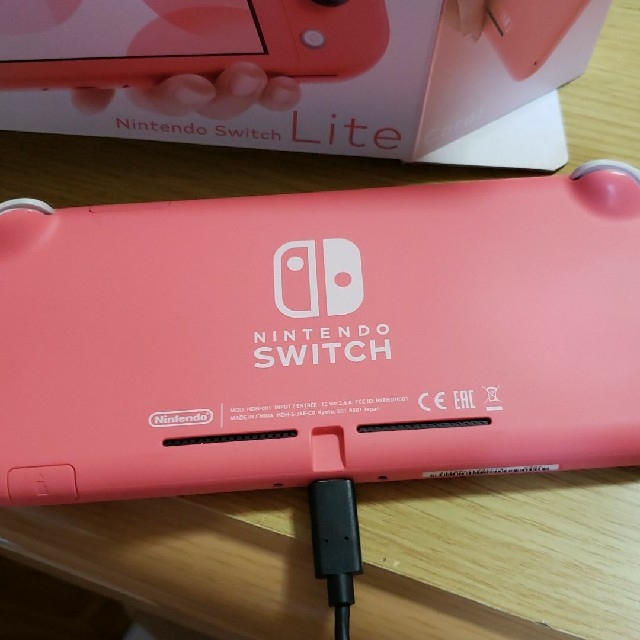 Nintendo Switch Lite　スイッチライト コーラルピンク