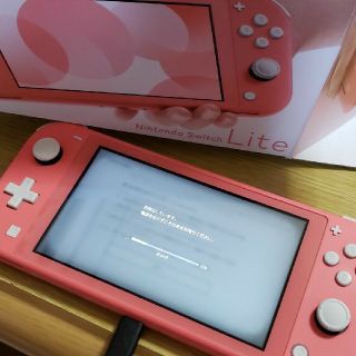 ニンテンドースイッチ(Nintendo Switch)のNintendo Switch Lite　スイッチライト コーラルピンク(携帯用ゲーム機本体)