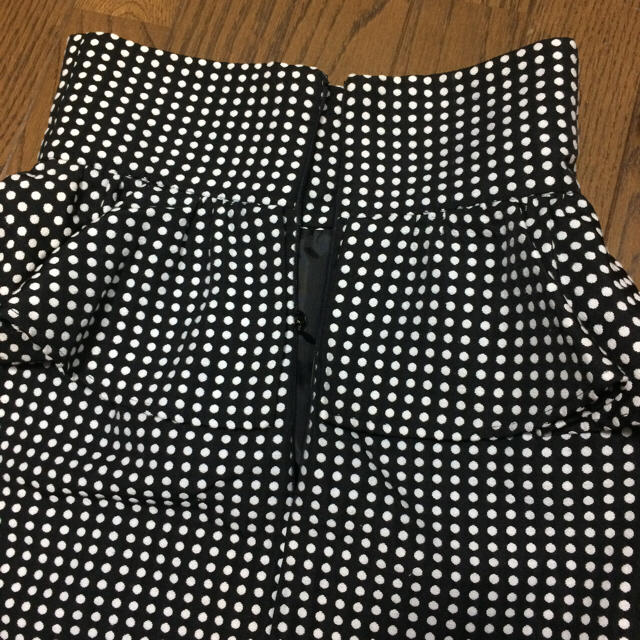 OZOC(オゾック)の難有♡OZOC♡ドット柄ペプラムタイトスカート♡38♡ZARA.snidel レディースのスカート(ひざ丈スカート)の商品写真