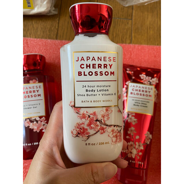 Bath & Body Works(バスアンドボディーワークス)のBath&Bodywork Japan cheery blooms Set4本。 コスメ/美容のスキンケア/基礎化粧品(化粧水/ローション)の商品写真