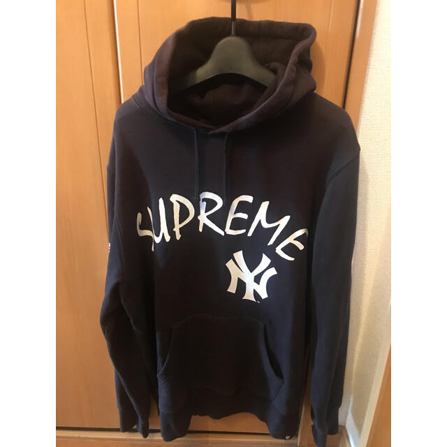 【M】Supreme Yankees Hooded スウェット パーカーのサムネイル