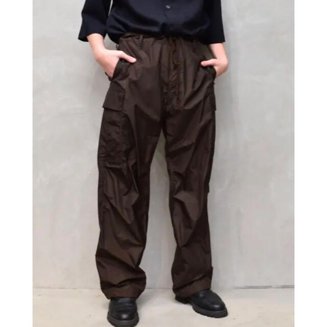 COMOLI(コモリ)のAURALEE 21ss NYLON FATIGUE PANTS ブラウン メンズのパンツ(ワークパンツ/カーゴパンツ)の商品写真