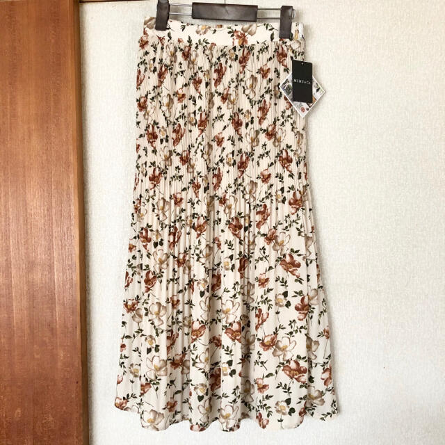 しまむら(シマムラ)の☆新品☆ mumu 花柄プリーツスカート  レディースのスカート(ロングスカート)の商品写真