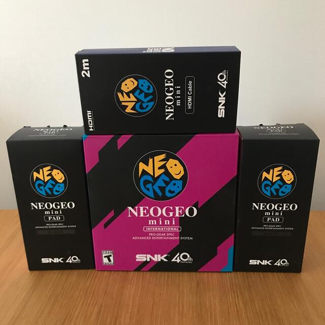 NEOGEO(ネオジオ)のNEOGEO mini ネオジオミニ INTERNATIONAL セット エンタメ/ホビーのゲームソフト/ゲーム機本体(家庭用ゲーム機本体)の商品写真