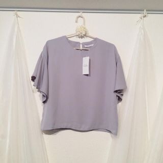 フィフス(fifth)の美品♡新品タグ付き♡fifth 今季 フリルブラウス M グレー 秋冬(シャツ/ブラウス(長袖/七分))