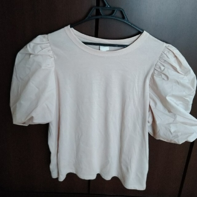 H&M(エイチアンドエム)のH&M パフスリーブ　Tシャツ カットソー　 レディースのトップス(Tシャツ(半袖/袖なし))の商品写真