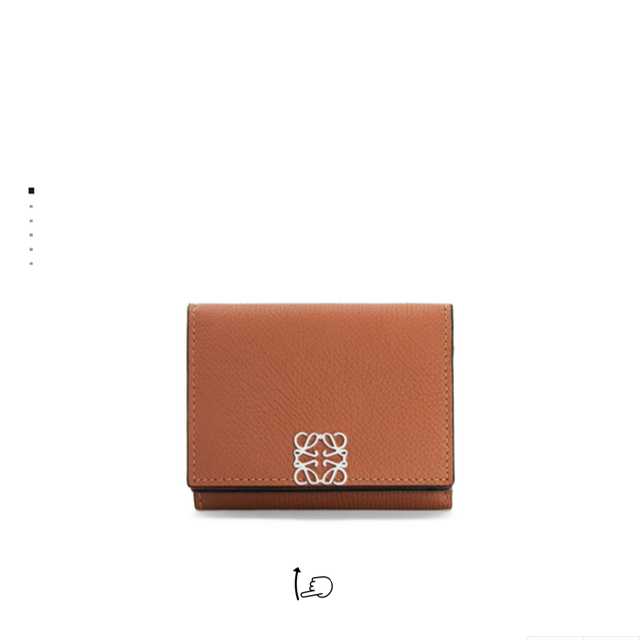LOEWE(ロエベ)の【新品未使用】LOEWE ロエベ アナグラム トライフォールド 6ccウォレット レディースのファッション小物(財布)の商品写真