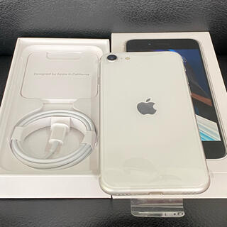 アップル(Apple)の未使用　au iPhone SE 第2世代 (SE2) ホワイト 64 GB(スマートフォン本体)