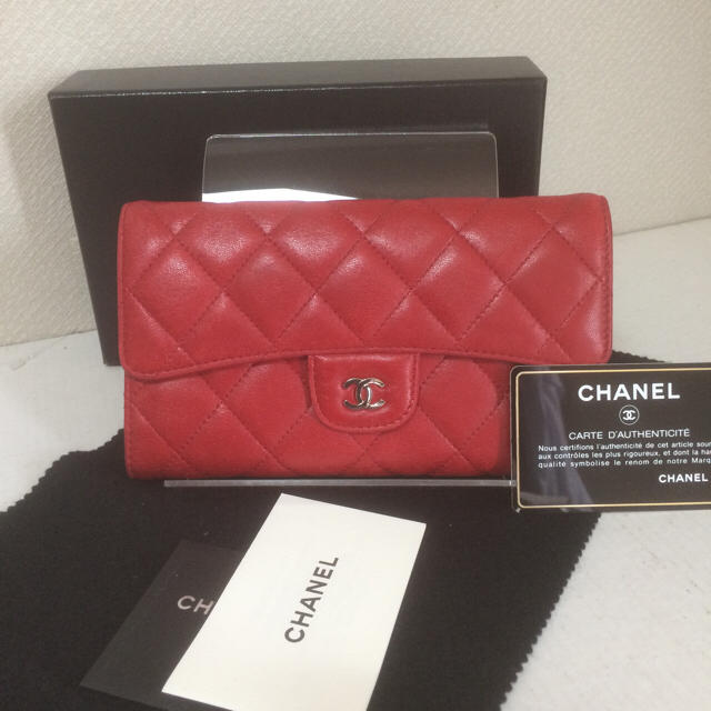 CHANEL(シャネル)の美品 シャネル マトラッセ 長財布 レッド ラムスキン レディースのファッション小物(財布)の商品写真