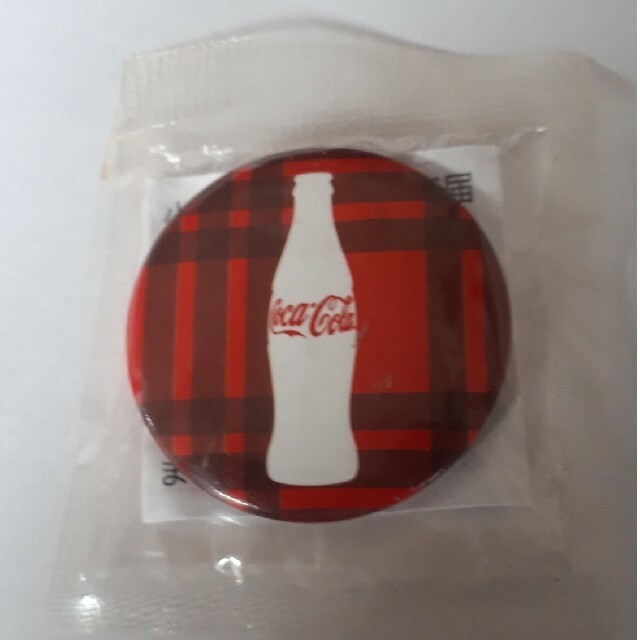 コカ・コーラ(コカコーラ)のコカ・コーラ缶バッジ エンタメ/ホビーのアニメグッズ(バッジ/ピンバッジ)の商品写真