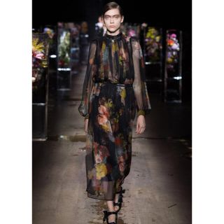 ドリスヴァンノッテン(DRIES VAN NOTEN)のDries van noten ブラウス　シルク　(シャツ/ブラウス(半袖/袖なし))