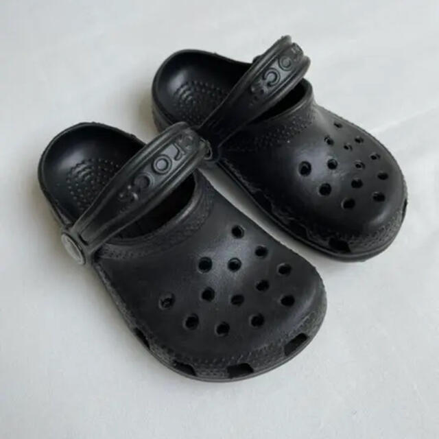 crocs(クロックス)のキッズ　クロックス　ブラック　C6.7 14センチ キッズ/ベビー/マタニティのベビー靴/シューズ(~14cm)(サンダル)の商品写真