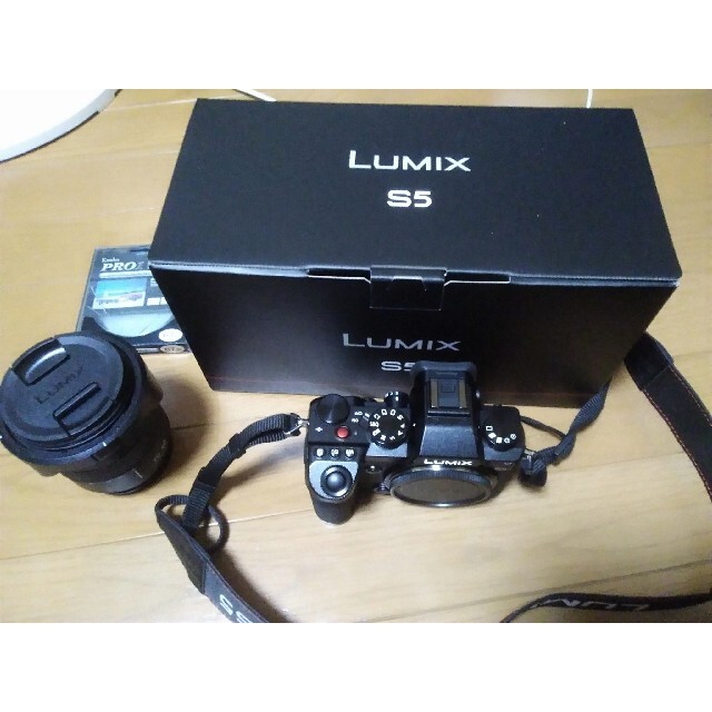 Panasonic(パナソニック)の新同品　Panasonic LUMIX S5 レンズキット スマホ/家電/カメラのカメラ(ミラーレス一眼)の商品写真
