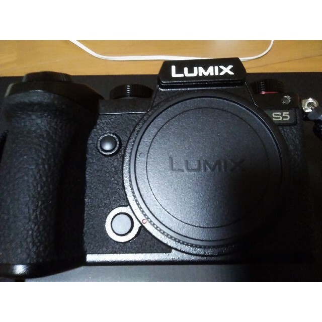 Panasonic(パナソニック)の新同品　Panasonic LUMIX S5 レンズキット スマホ/家電/カメラのカメラ(ミラーレス一眼)の商品写真