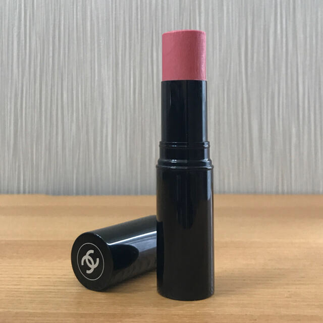 CHANEL(シャネル)のレ ベージュ スティック ベル ミン チークカラー BLUSH N°23 コスメ/美容のベースメイク/化粧品(チーク)の商品写真