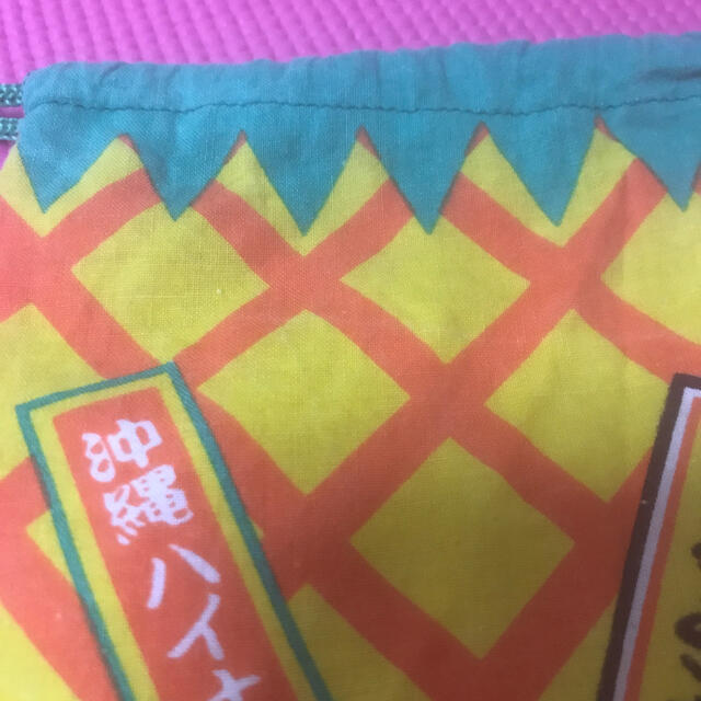 ハローキティ(ハローキティ)のハローキティ　沖縄パイナップル　ミニ巾着 レディースのファッション小物(ポーチ)の商品写真