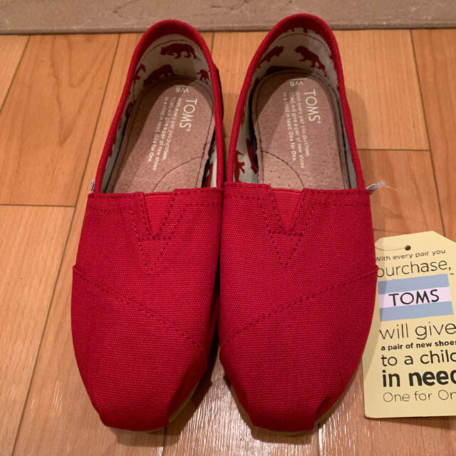 TOMS(トムズ)のTOMS赤レディース22cm レディースの靴/シューズ(スニーカー)の商品写真