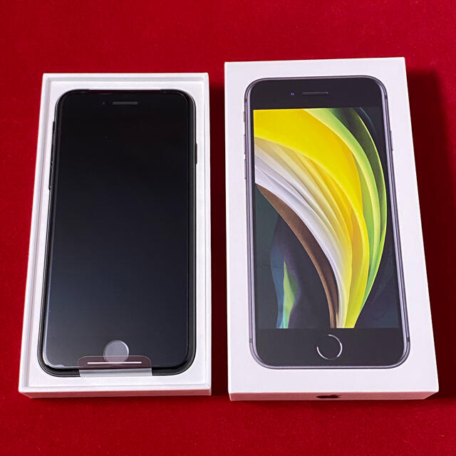 iPhone(アイフォーン)の新品未使用 iPhone SE 128GB SIMフリー ブラック スマホ/家電/カメラのスマートフォン/携帯電話(スマートフォン本体)の商品写真