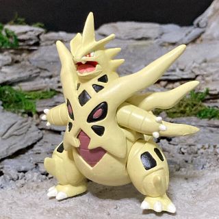 メガバンギラス 色違い メガバンギラス 色違い