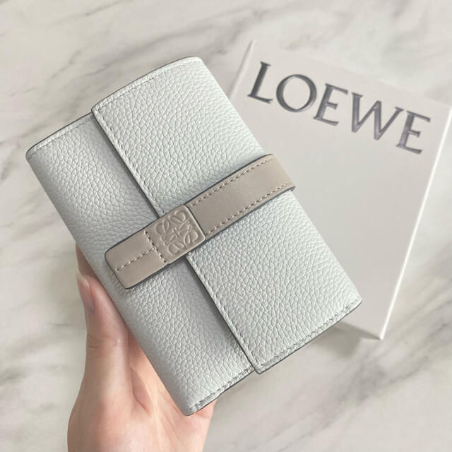 いラインアップ LOEWE 希少カラー 三つ折り財布 ミニ財布 ロエベ