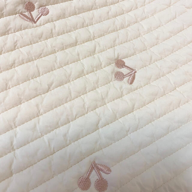 韓国イブル　さくらんぼ高密度ピンク　ベビーイブル　ラグ145×200±5 キッズ/ベビー/マタニティの寝具/家具(ベビー布団)の商品写真