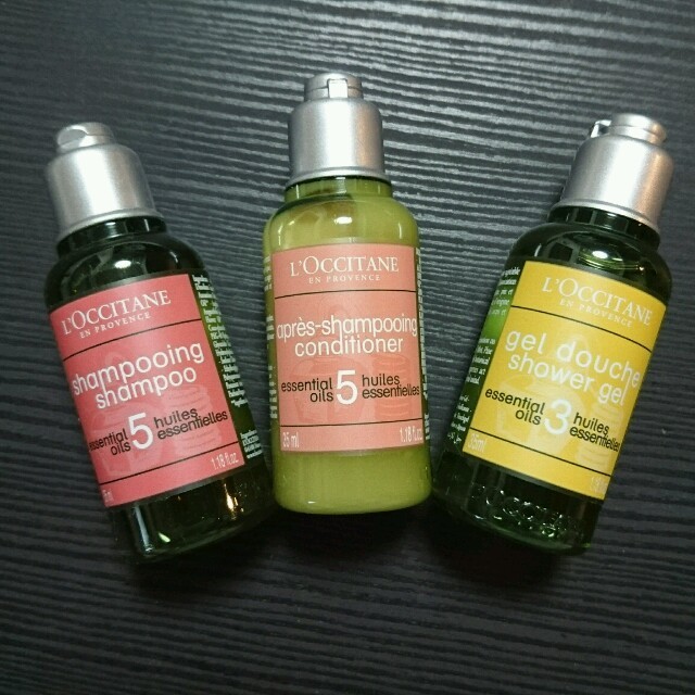 L'OCCITANE(ロクシタン)のロクシタン (ｼｬﾝﾌﾟｰ､ｺﾝﾃﾞｨｼｮﾅｰ､ｼｬﾜｰｼﾞｪﾙ)お泊まりセット コスメ/美容のヘアケア/スタイリング(その他)の商品写真