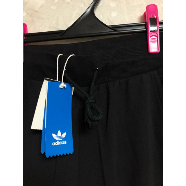 adidas(アディダス)の【新品】Sサイズ adidas ORIGINALS Light Logo TP レディースのパンツ(スキニーパンツ)の商品写真