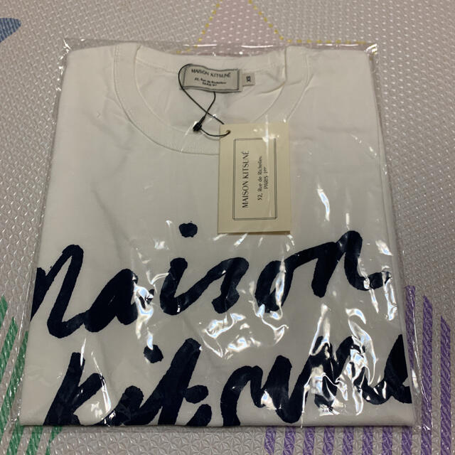 MAISON KITSUNE'(メゾンキツネ)のメゾンキツネ Tシャツ　XSサイズ　新品未使用 レディースのトップス(シャツ/ブラウス(半袖/袖なし))の商品写真