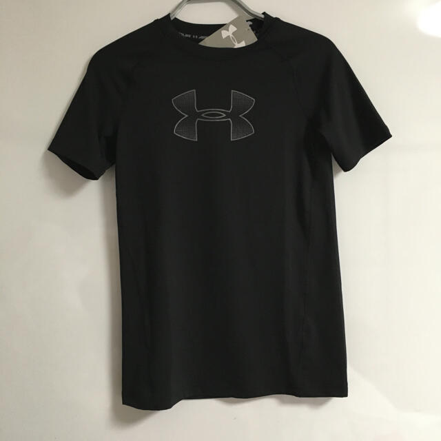 UNDER ARMOUR(アンダーアーマー)のアンダーアーマー Tシャツ　半袖　さらさら速乾　ストレッチ　ブラック　160 キッズ/ベビー/マタニティのキッズ服男の子用(90cm~)(Tシャツ/カットソー)の商品写真