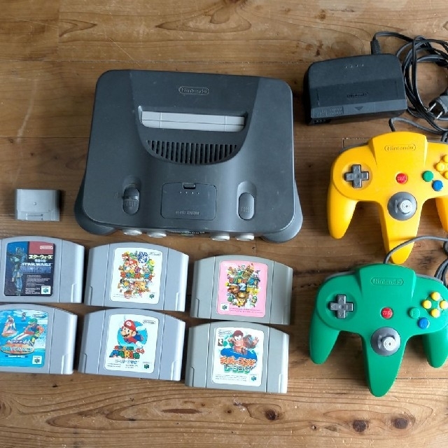 NINTENDO 64(ニンテンドウ64)のニンテンドー64  本体セット エンタメ/ホビーのゲームソフト/ゲーム機本体(家庭用ゲーム機本体)の商品写真