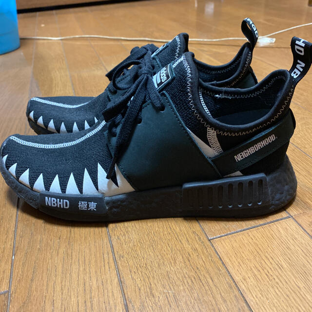 adidas(アディダス)のadidas NEIGHBORHOOD NMD R1 26.5 黒　ブラック メンズの靴/シューズ(スニーカー)の商品写真