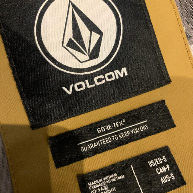 volcom(ボルコム)のvolcom Sサイズ gore-tex ジャケット　G0651804 スポーツ/アウトドアのスノーボード(ウエア/装備)の商品写真