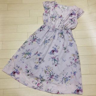 トッコ(tocco)のtocco closet トッコクローゼット パープル　花柄 半袖 ワンピース (ひざ丈ワンピース)