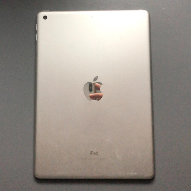 iPad  第5世代 32GB シルバー SIMフリー