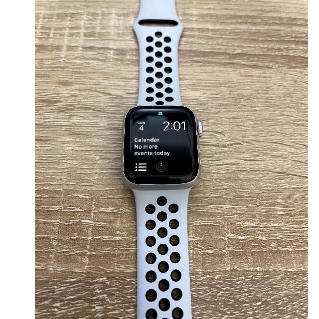 Apple Watch SE NIKE GPS 40mm シルバーアルミニウム