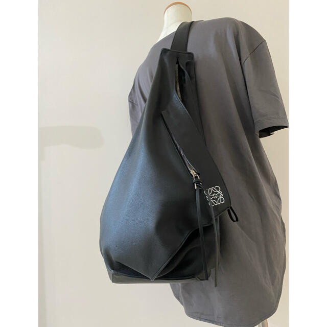 LOEWE(ロエベ)のハル様専用❣️LOEWE✨定価40万以上　ボディバッグ　ブラック メンズのバッグ(ボディーバッグ)の商品写真