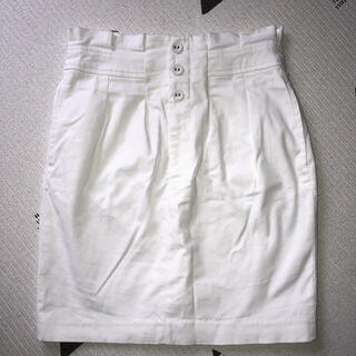 マジェスティックレゴン(MAJESTIC LEGON)のスカート　白　美品(ひざ丈スカート)