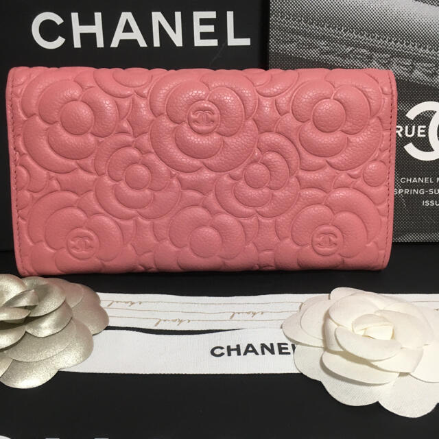 CHANEL(シャネル)のまま様専用♡超美品★ シャネル カメリア  キャビアスキン長財布  正規品 レディースのファッション小物(財布)の商品写真